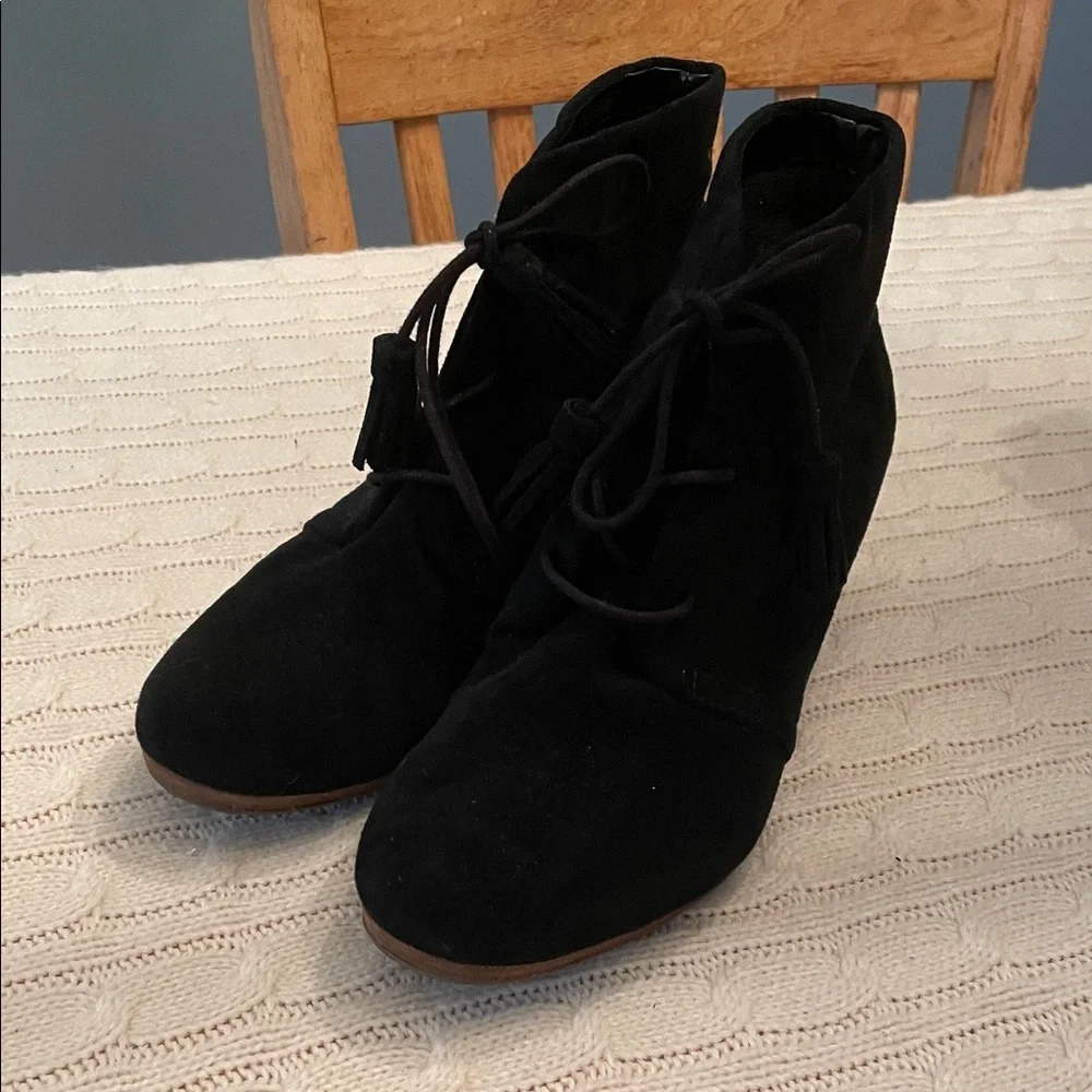 Women’s 9 Dr. Scholl’s Dakota black Be Energized boot foam technology wedge heel